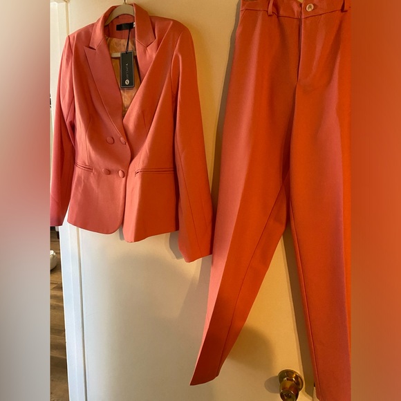 Pant Suit - New - Picture 1 of 3